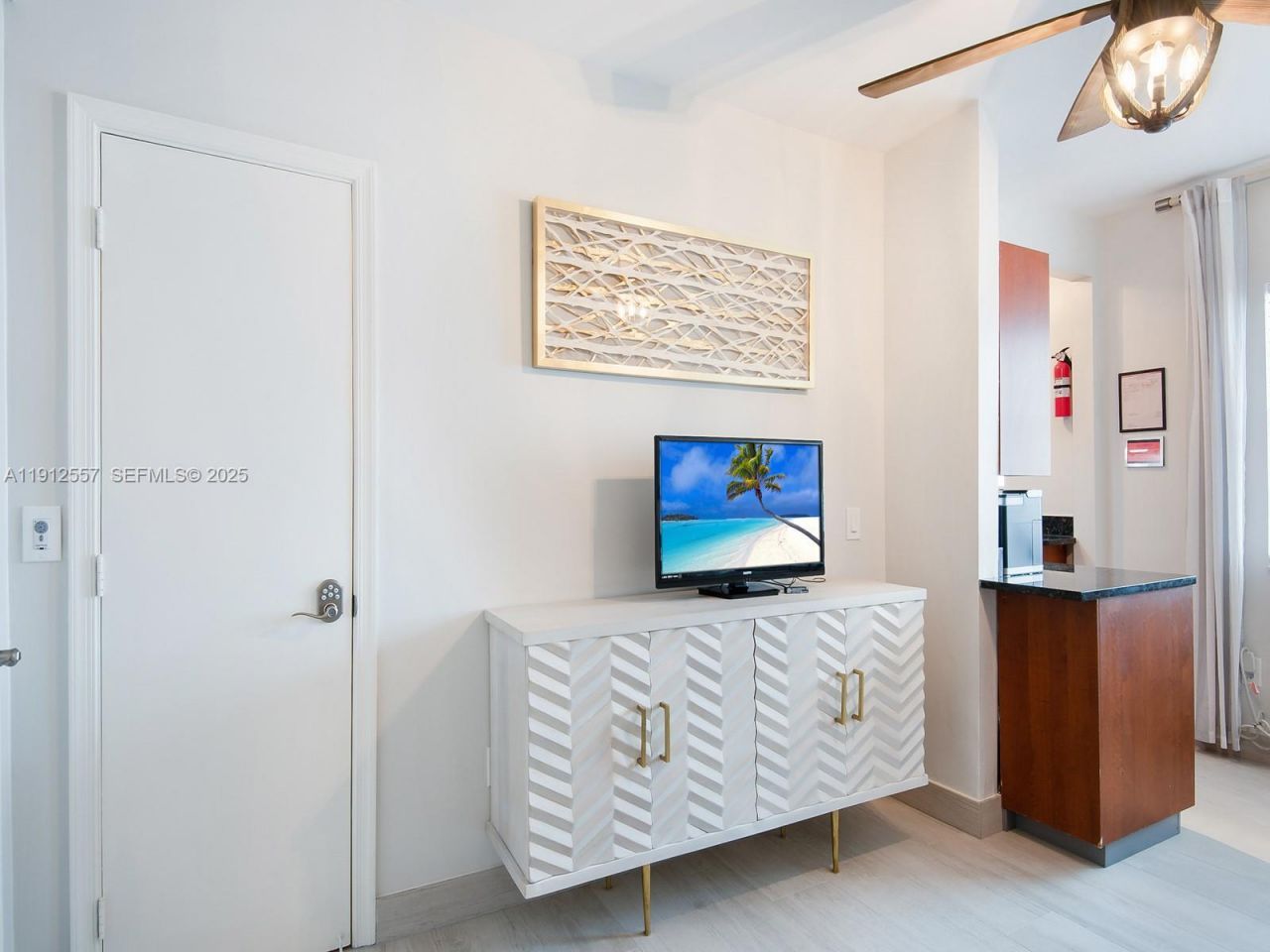 335 Ocean Dr, Unit 328, Miami Beach, FL 33139 Photo