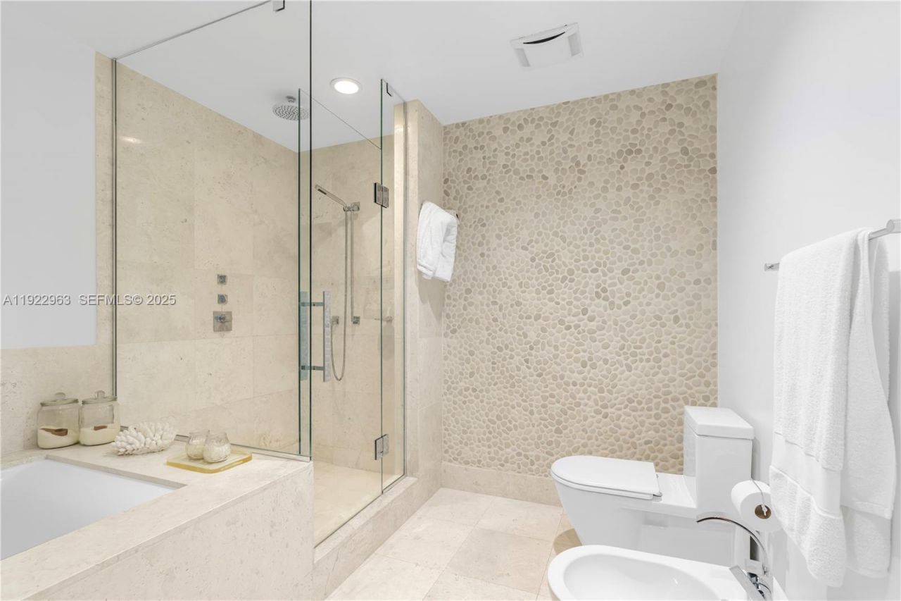 17121 Collins Ave, Unit 903, Sunny Isles Beach, FL 33160 Photo