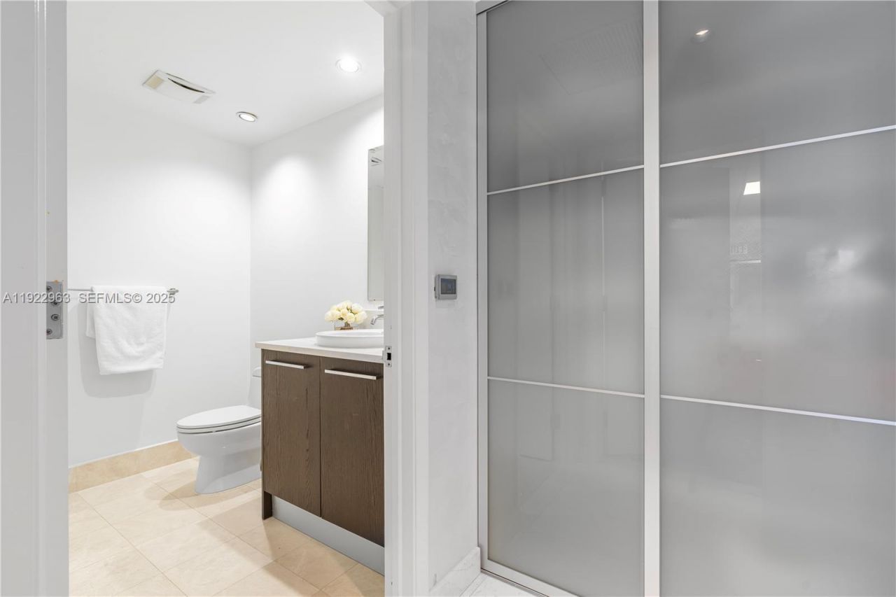 17121 Collins Ave, Unit 903, Sunny Isles Beach, FL 33160 Photo