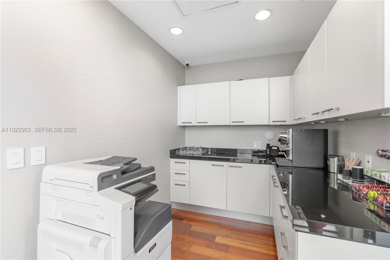 17121 Collins Ave, Unit 903, Sunny Isles Beach, FL 33160 Photo