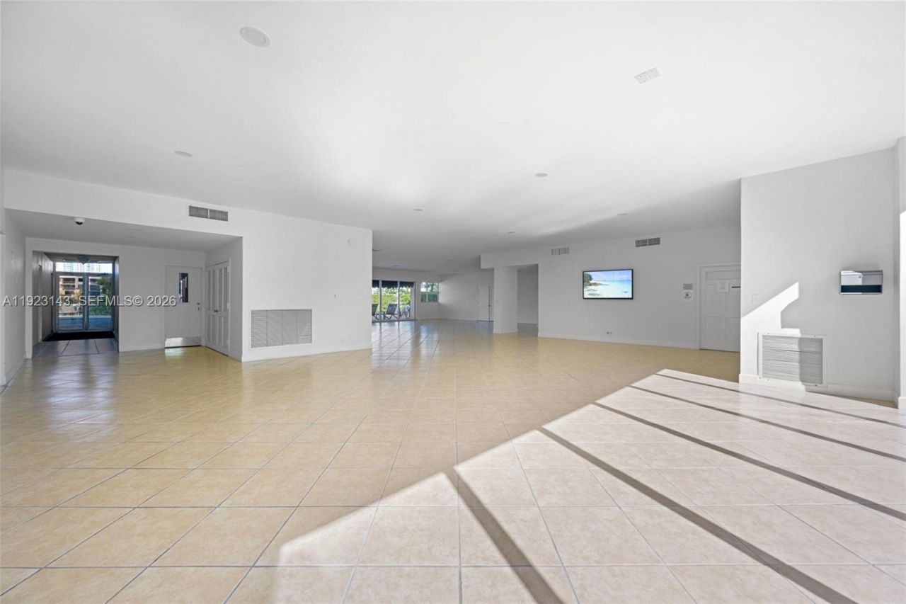 100 Golden Isles Dr, Unit 1109, Hallandale Beach, FL 33009 Photo