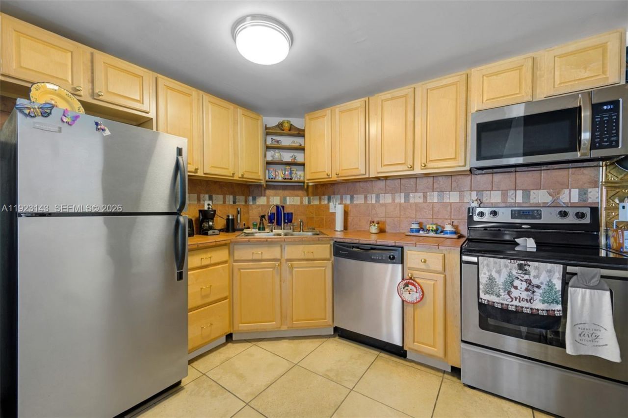 100 Golden Isles Dr, Unit 1109, Hallandale Beach, FL 33009 Photo