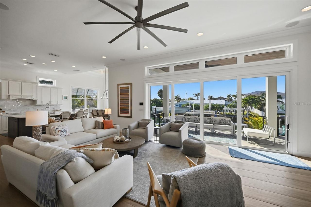 628 Dundee Lane, Holmes Beach, FL 34217 Photo