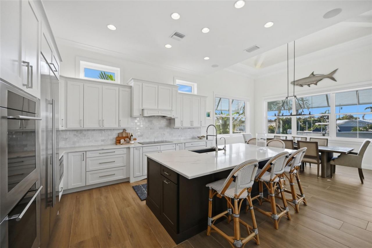 628 Dundee Lane, Holmes Beach, FL 34217 Photo