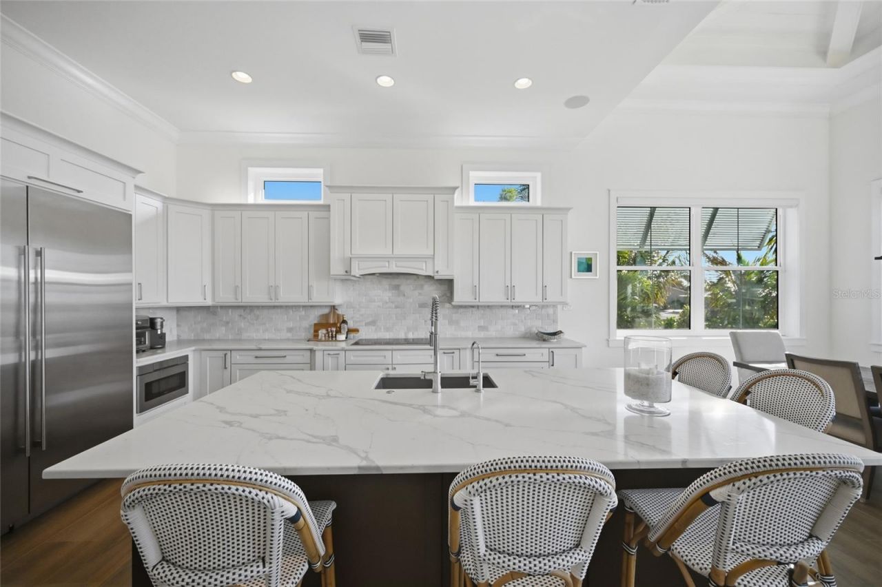 628 Dundee Lane, Holmes Beach, FL 34217 Photo