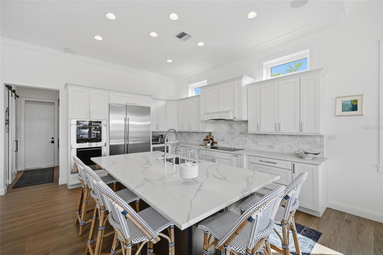 628 Dundee Lane, Holmes Beach, FL 34217 Photo