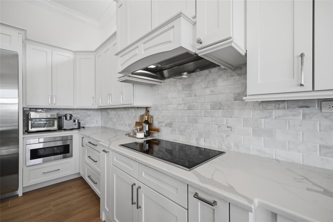 628 Dundee Lane, Holmes Beach, FL 34217 Photo