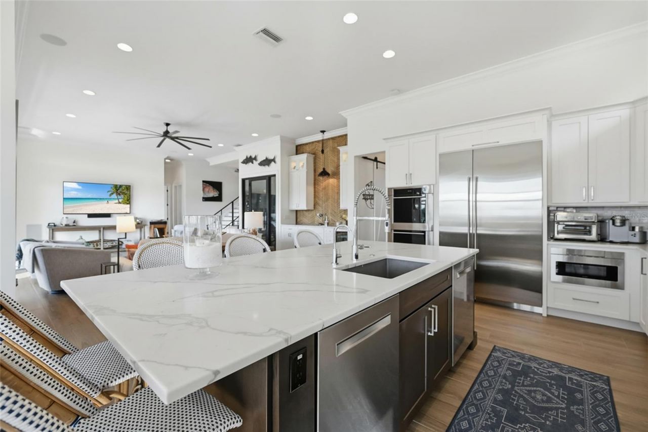 628 Dundee Lane, Holmes Beach, FL 34217 Photo