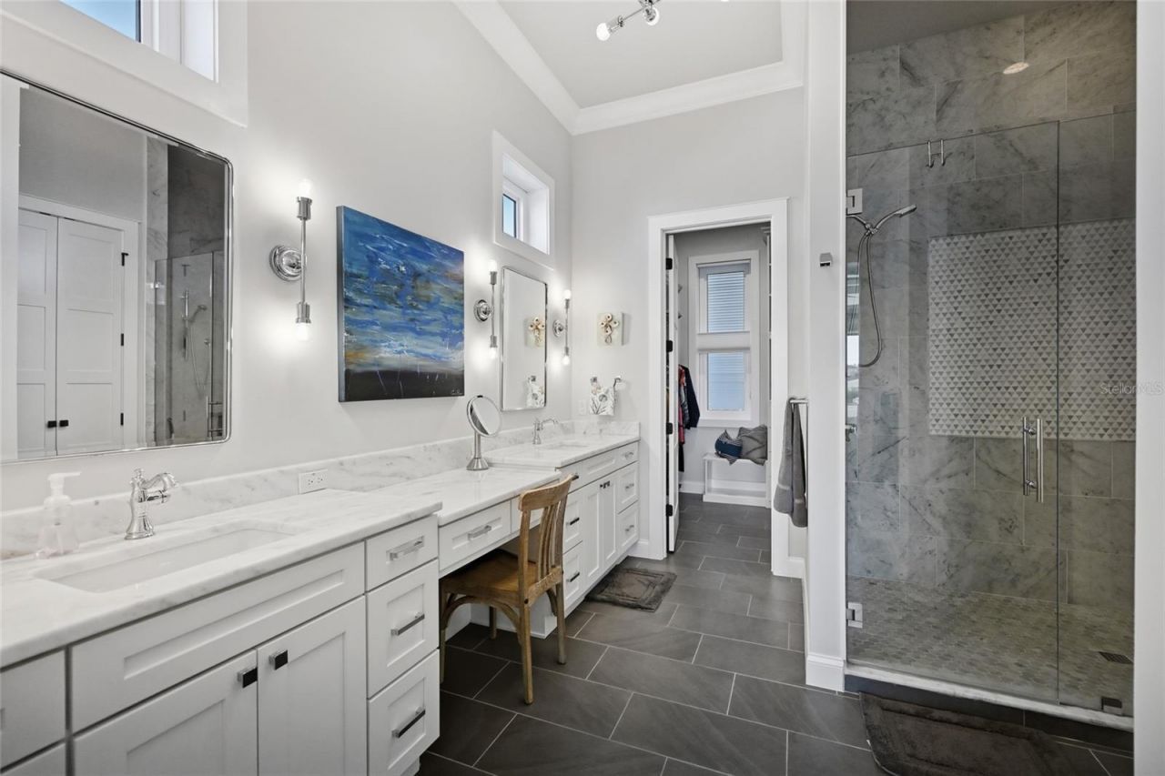 628 Dundee Lane, Holmes Beach, FL 34217 Photo