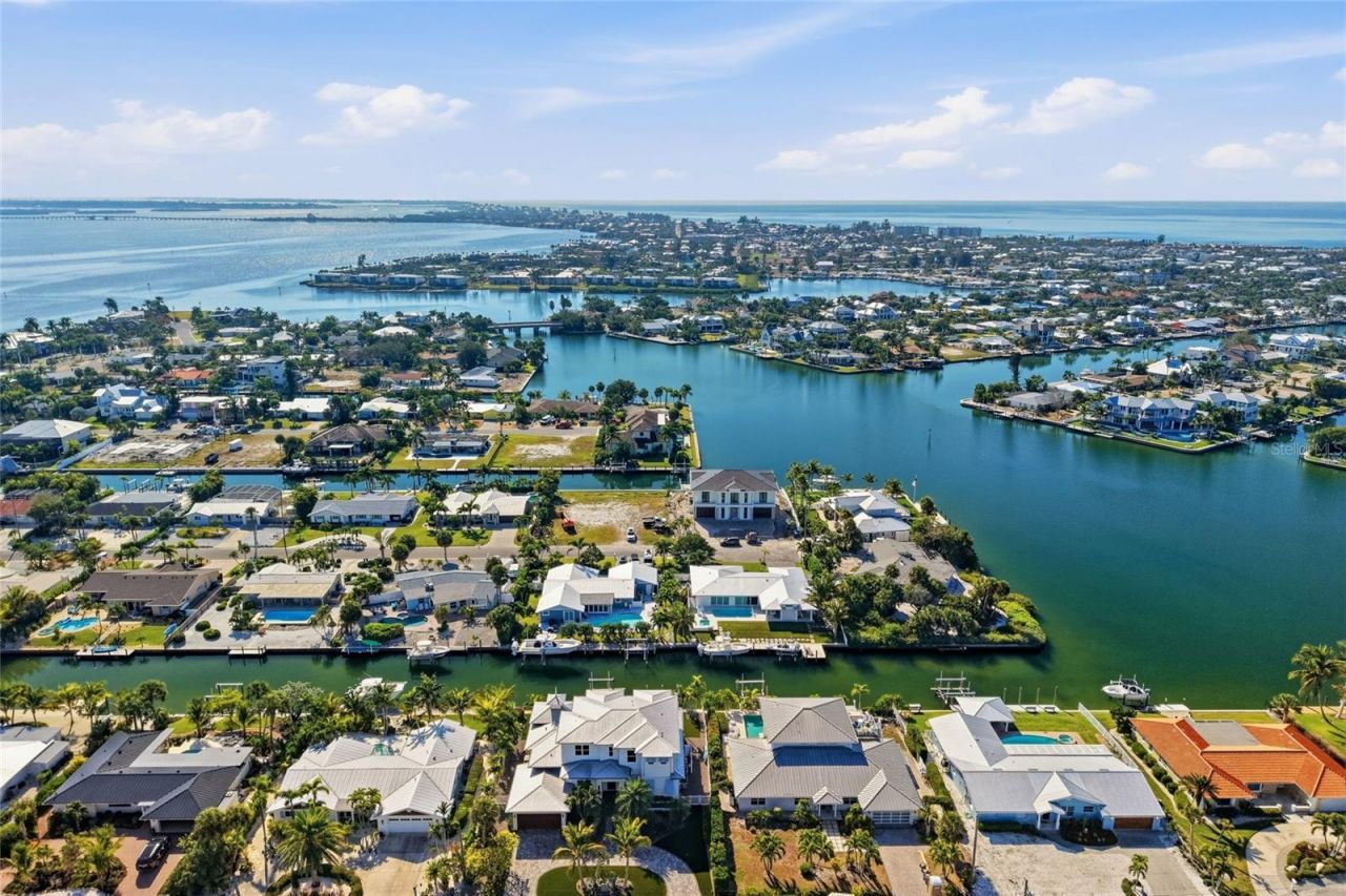 628 Dundee Lane, Holmes Beach, FL 34217 Photo