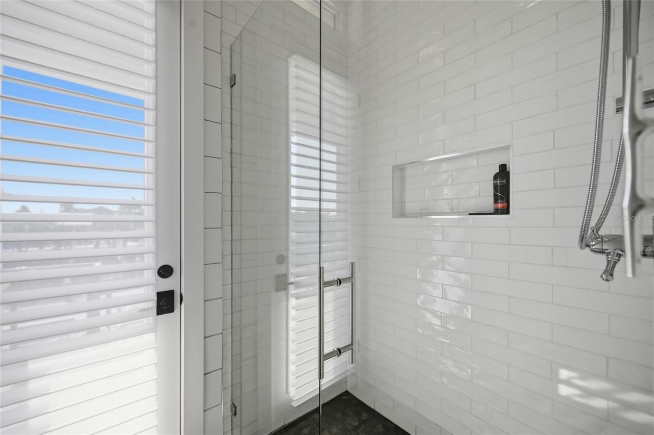 628 Dundee Lane, Holmes Beach, FL 34217 Photo