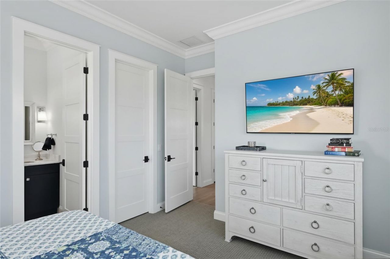 628 Dundee Lane, Holmes Beach, FL 34217 Photo