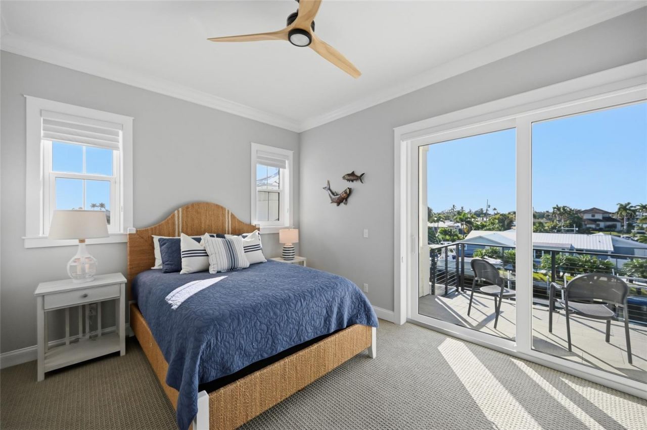 628 Dundee Lane, Holmes Beach, FL 34217 Photo