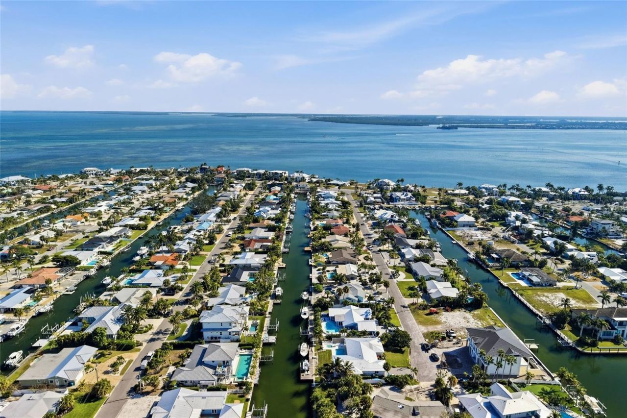 628 Dundee Lane, Holmes Beach, FL 34217 Photo