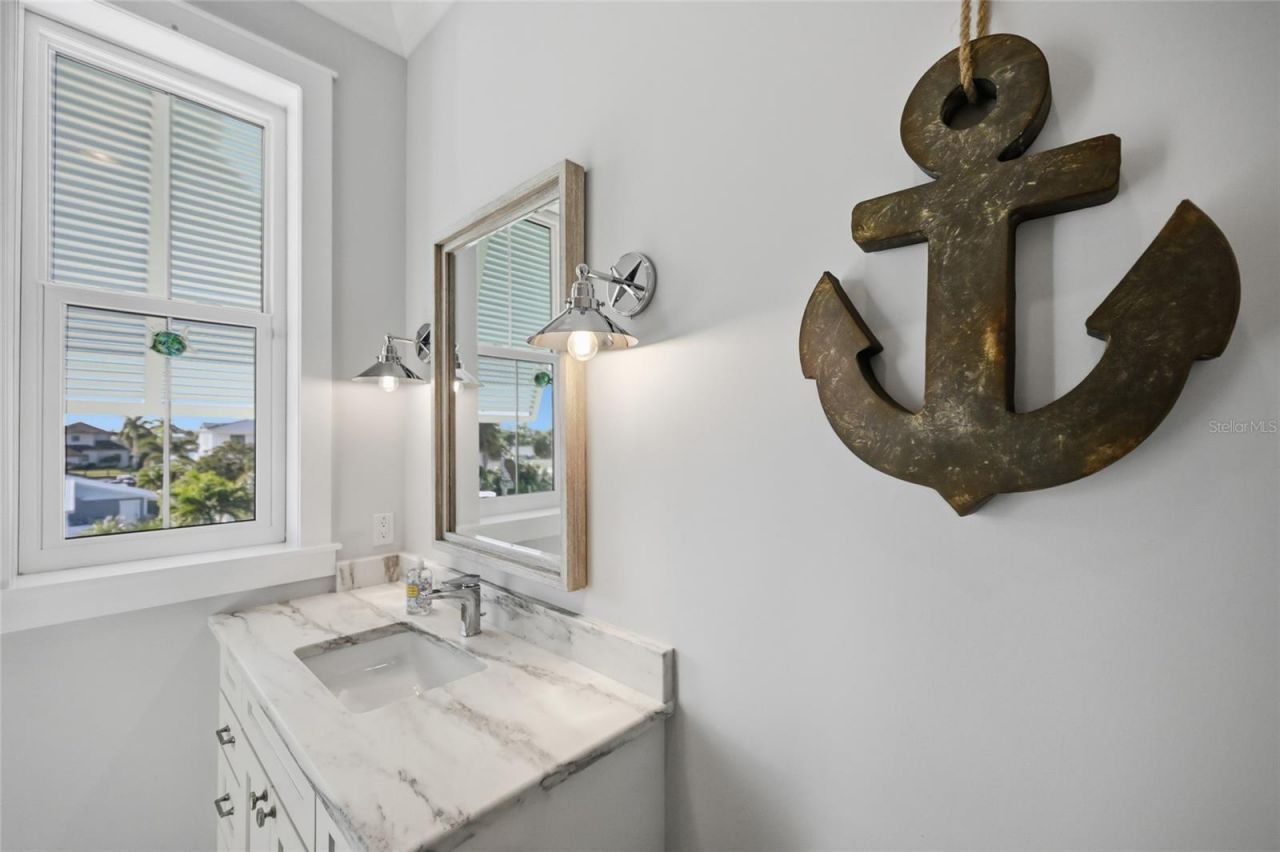 628 Dundee Lane, Holmes Beach, FL 34217 Photo