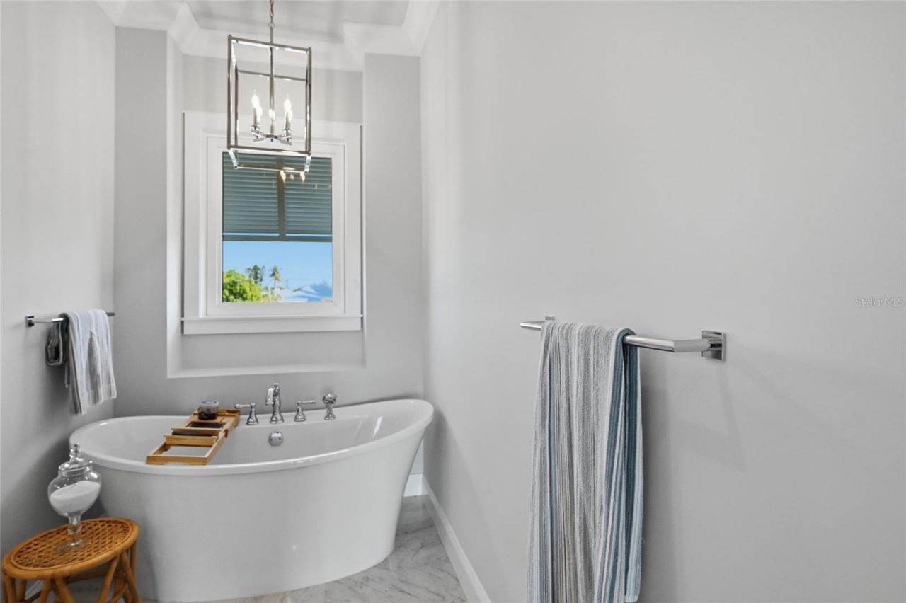 628 Dundee Lane, Holmes Beach, FL 34217 Photo