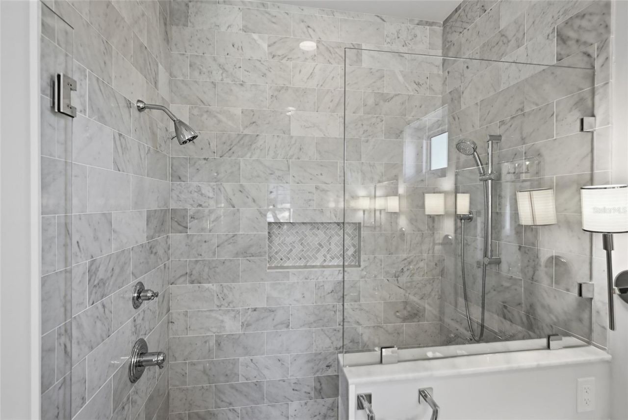 628 Dundee Lane, Holmes Beach, FL 34217 Photo