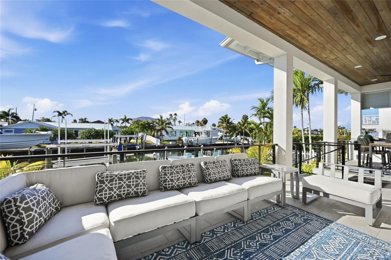 628 Dundee Lane, Holmes Beach, FL 34217 Photo