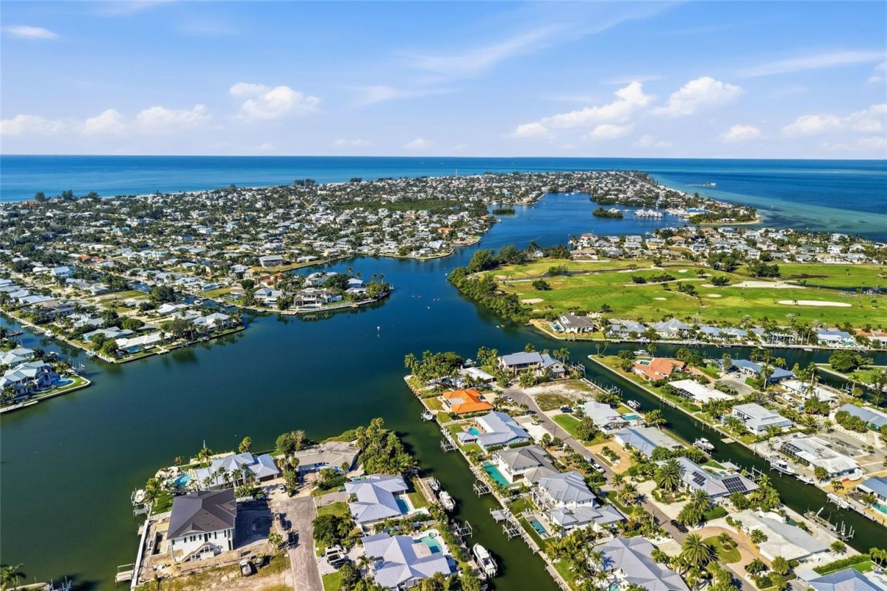 628 Dundee Lane, Holmes Beach, FL 34217 Photo