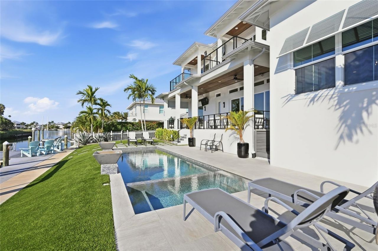 628 Dundee Lane, Holmes Beach, FL 34217 Photo