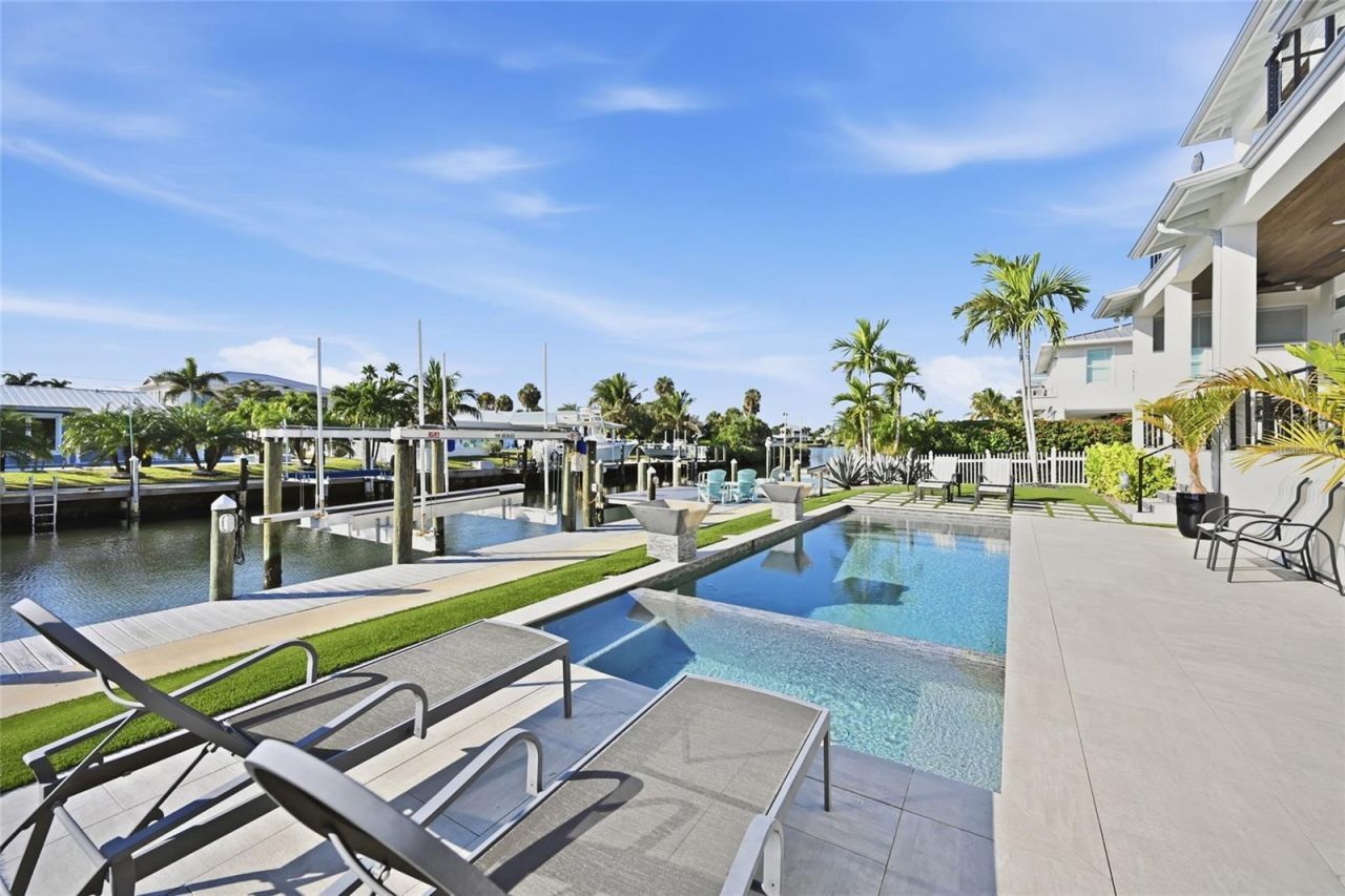 628 Dundee Lane, Holmes Beach, FL 34217 Photo