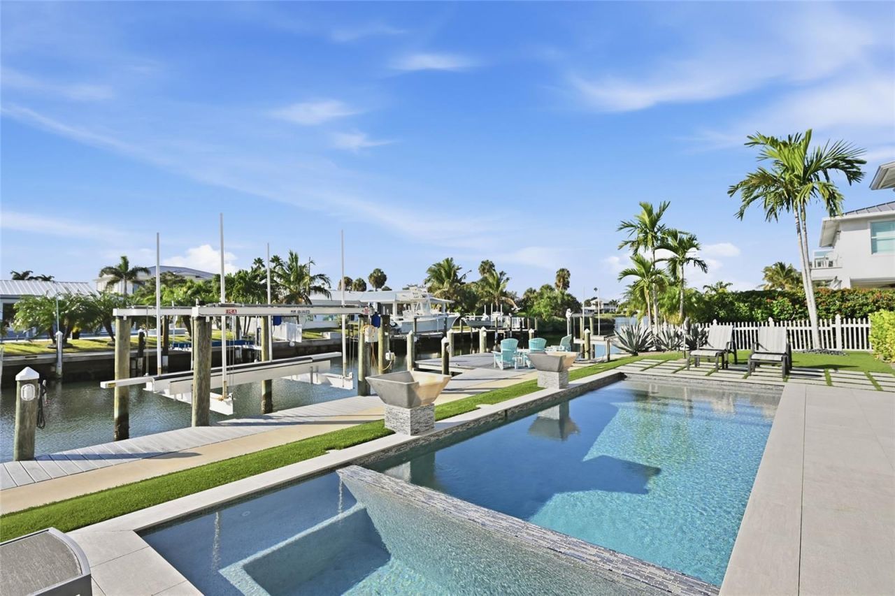 628 Dundee Lane, Holmes Beach, FL 34217 Photo