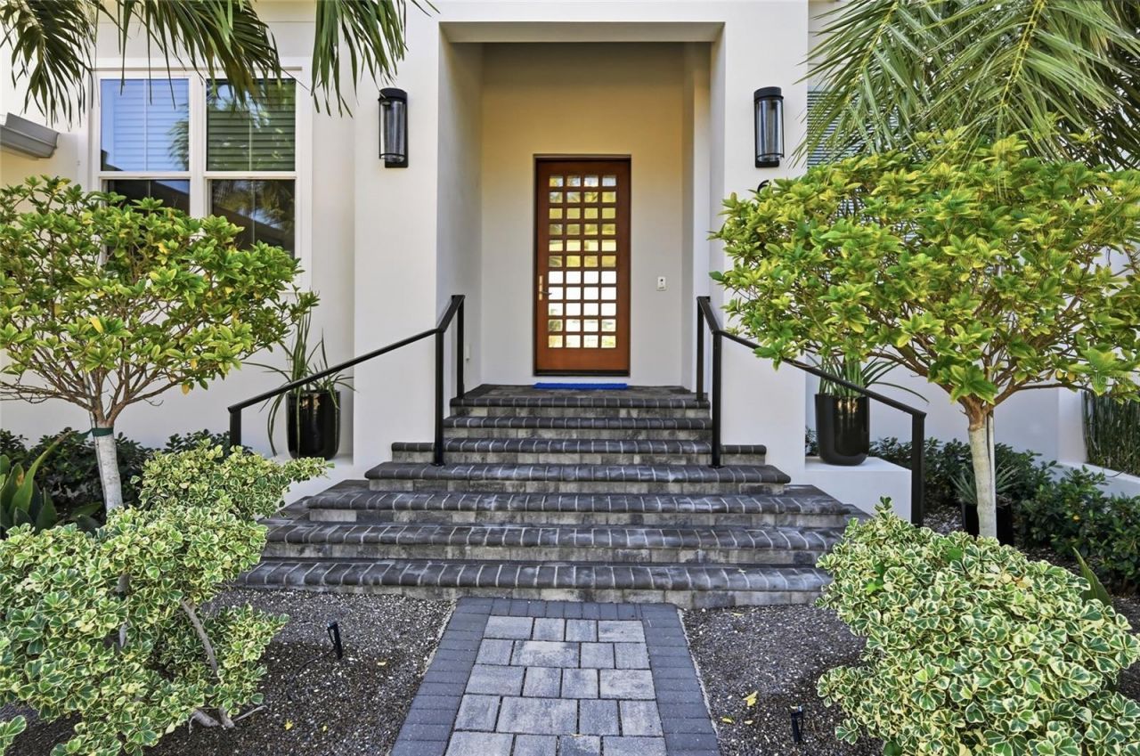 628 Dundee Lane, Holmes Beach, FL 34217 Photo