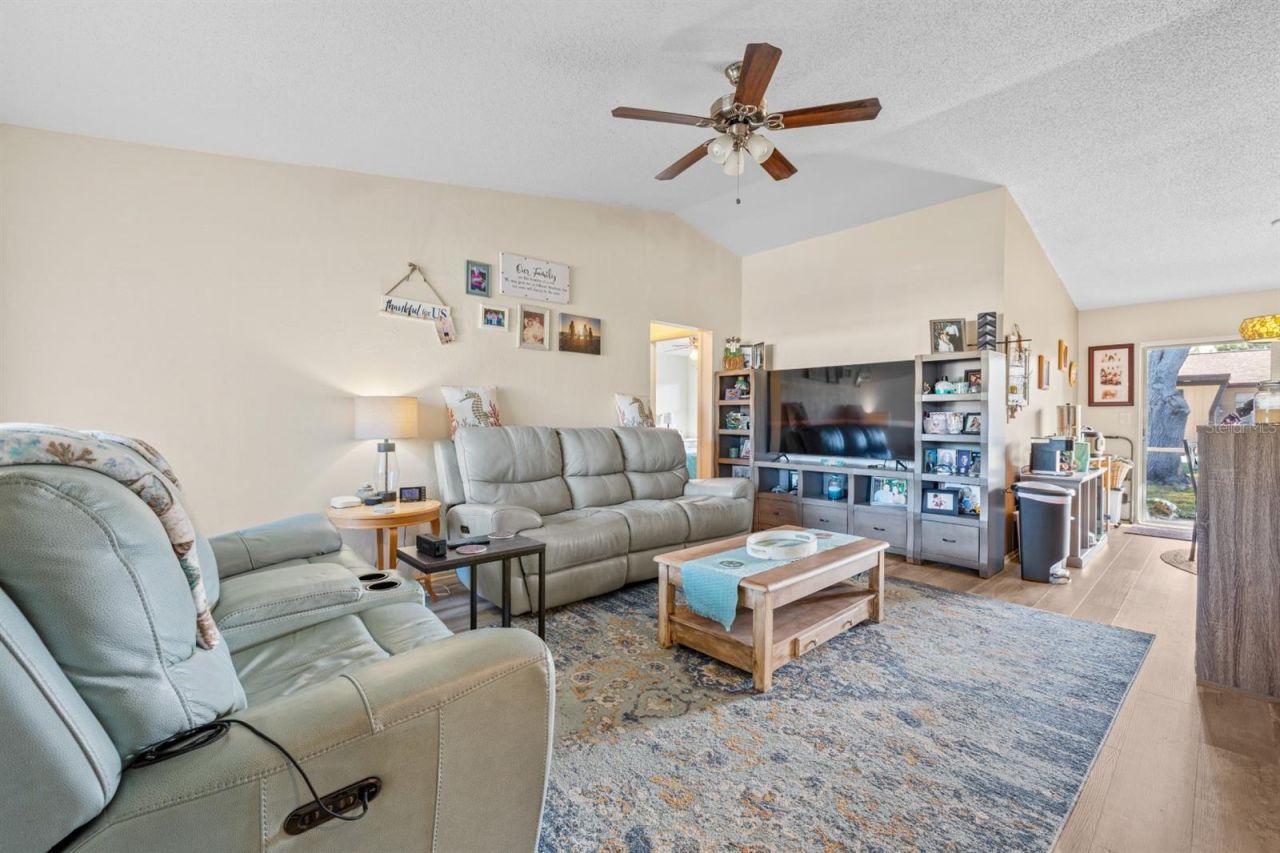 9979 88th Way, Seminole, FL 33777 Photo