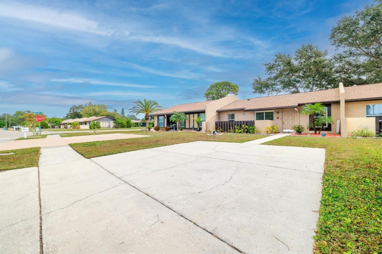 9979 88th Way, Seminole, FL 33777 Photo