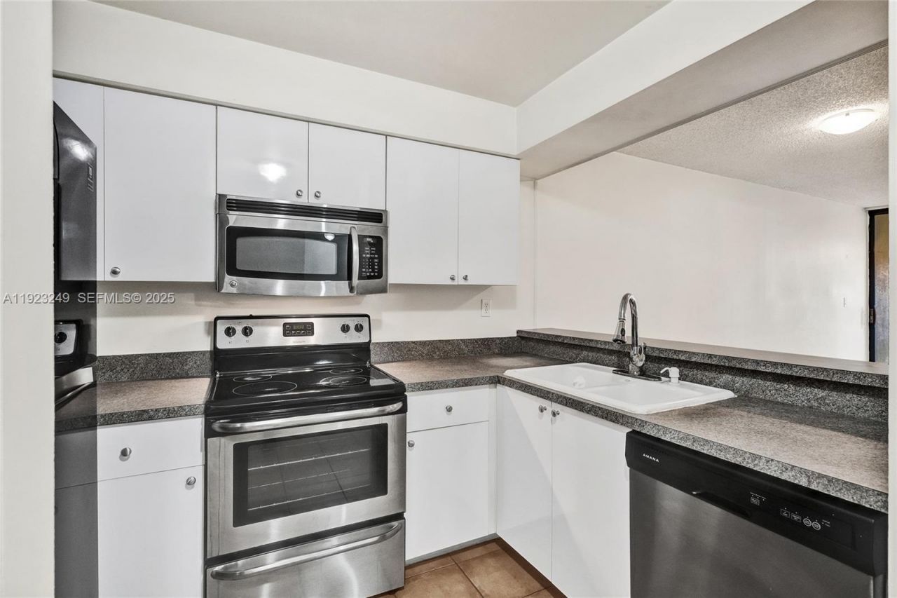 15555 N Miami Lakeway N, Unit 207, Miami Lakes, FL 33014 Photo