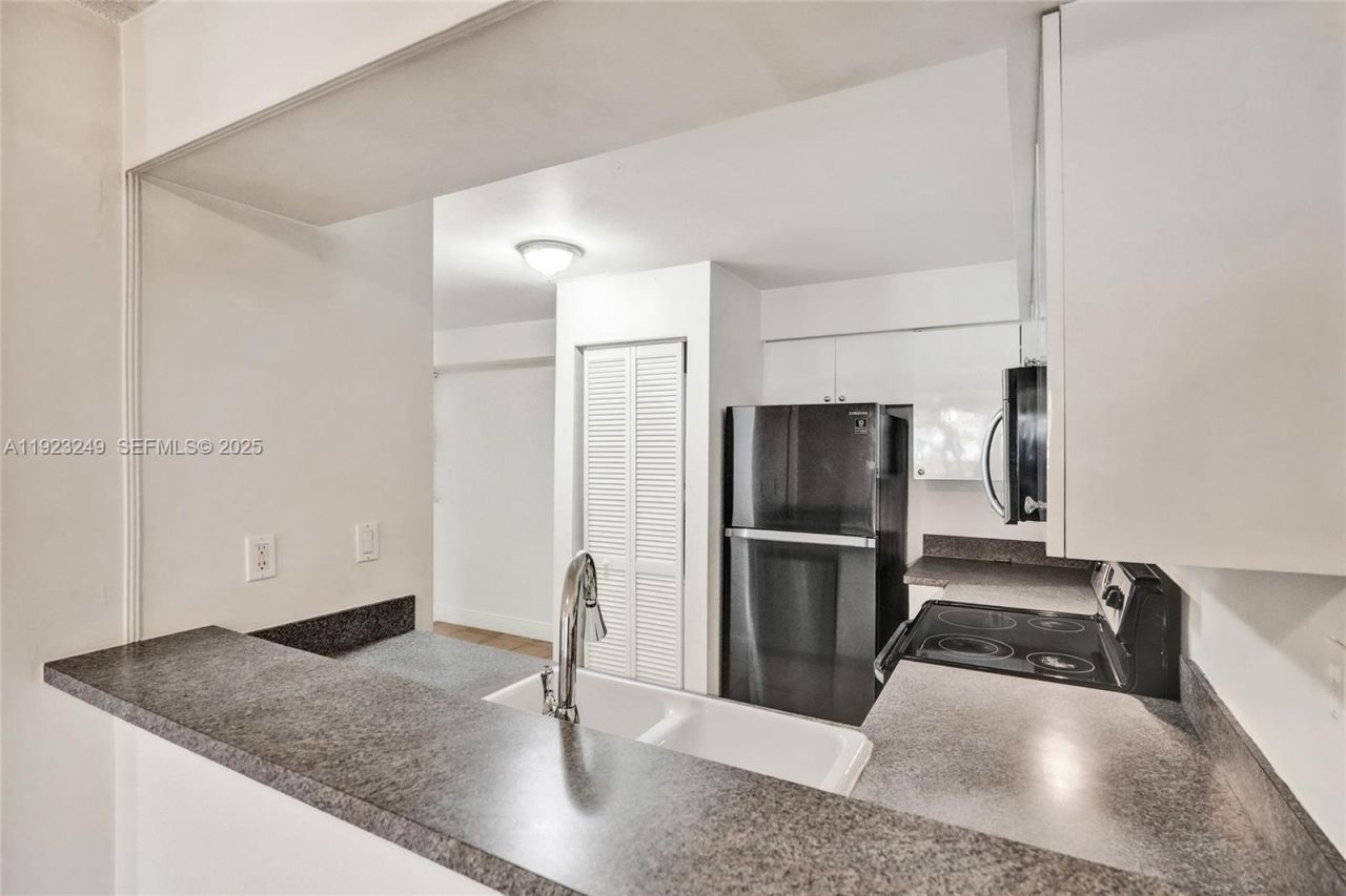 15555 N Miami Lakeway N, Unit 207, Miami Lakes, FL 33014 Photo