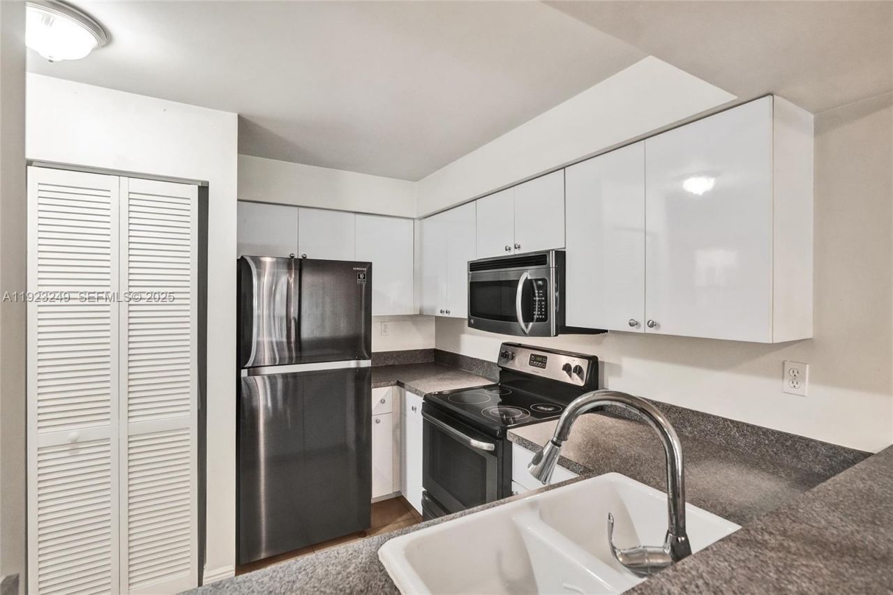 15555 N Miami Lakeway N, Unit 207, Miami Lakes, FL 33014 Photo