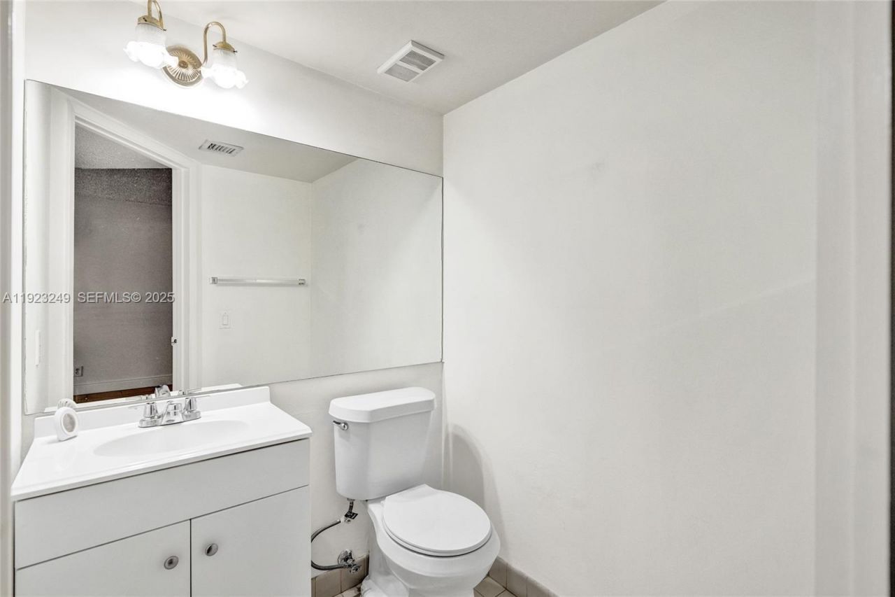 15555 N Miami Lakeway N, Unit 207, Miami Lakes, FL 33014 Photo