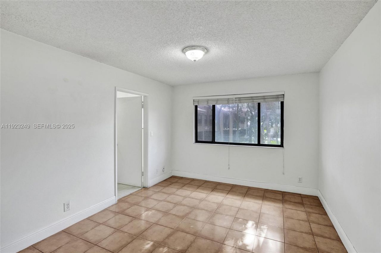 15555 N Miami Lakeway N, Unit 207, Miami Lakes, FL 33014 Photo