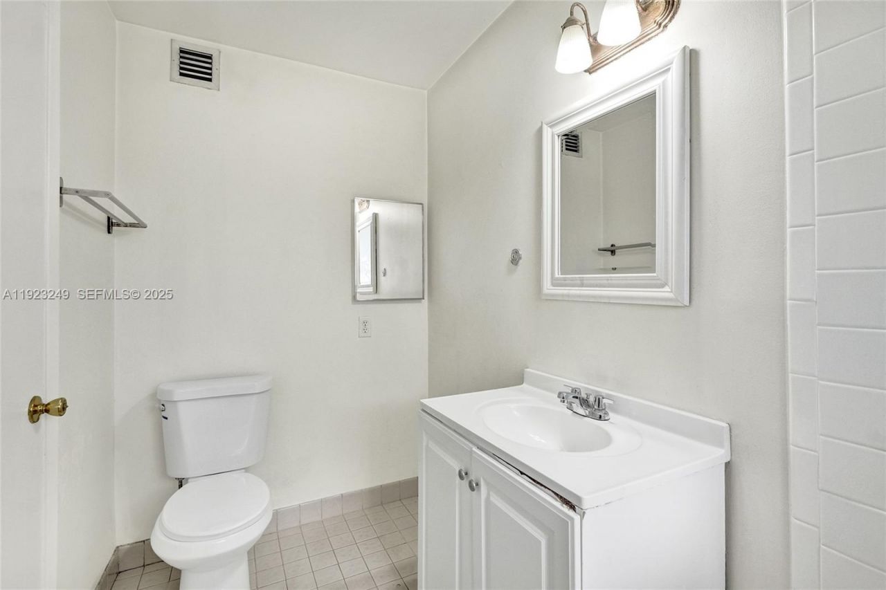 15555 N Miami Lakeway N, Unit 207, Miami Lakes, FL 33014 Photo