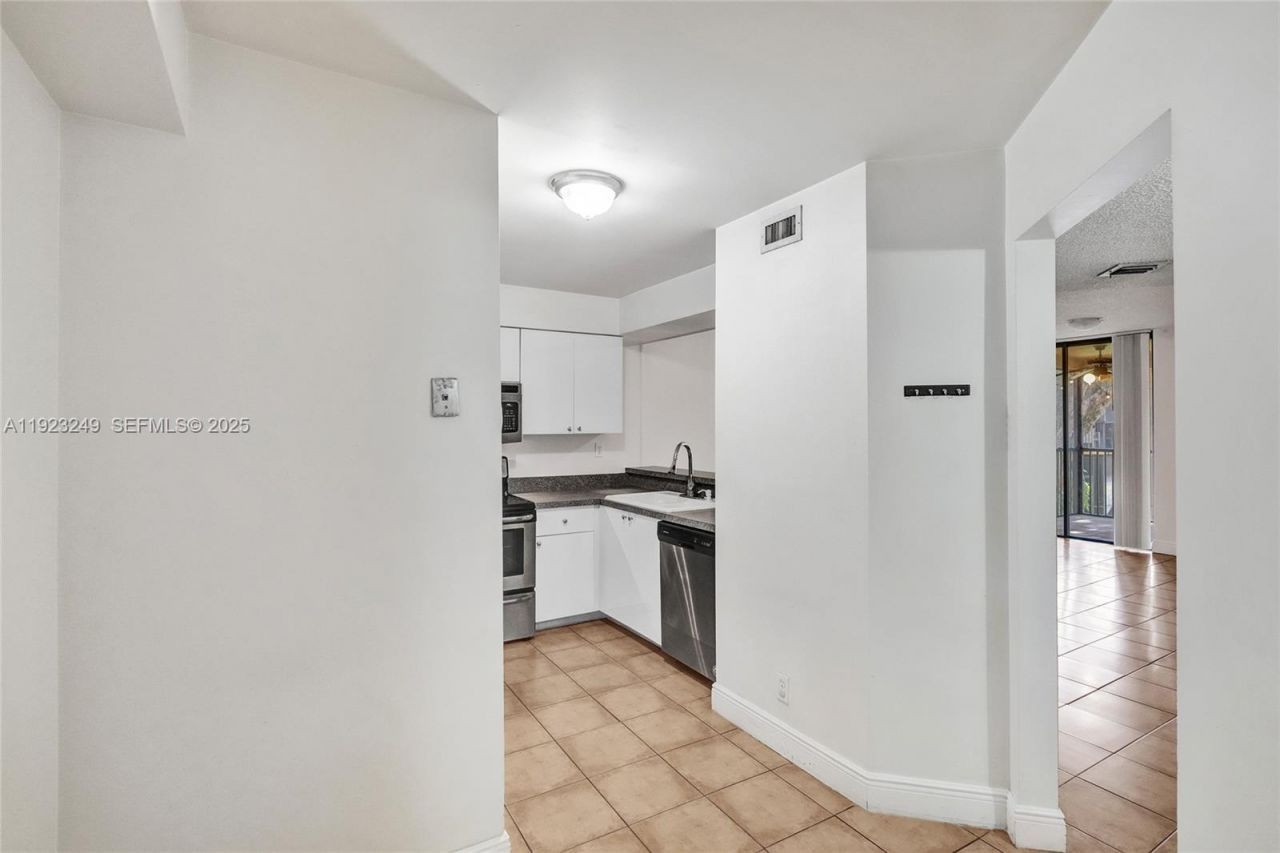 15555 N Miami Lakeway N, Unit 207, Miami Lakes, FL 33014 Photo