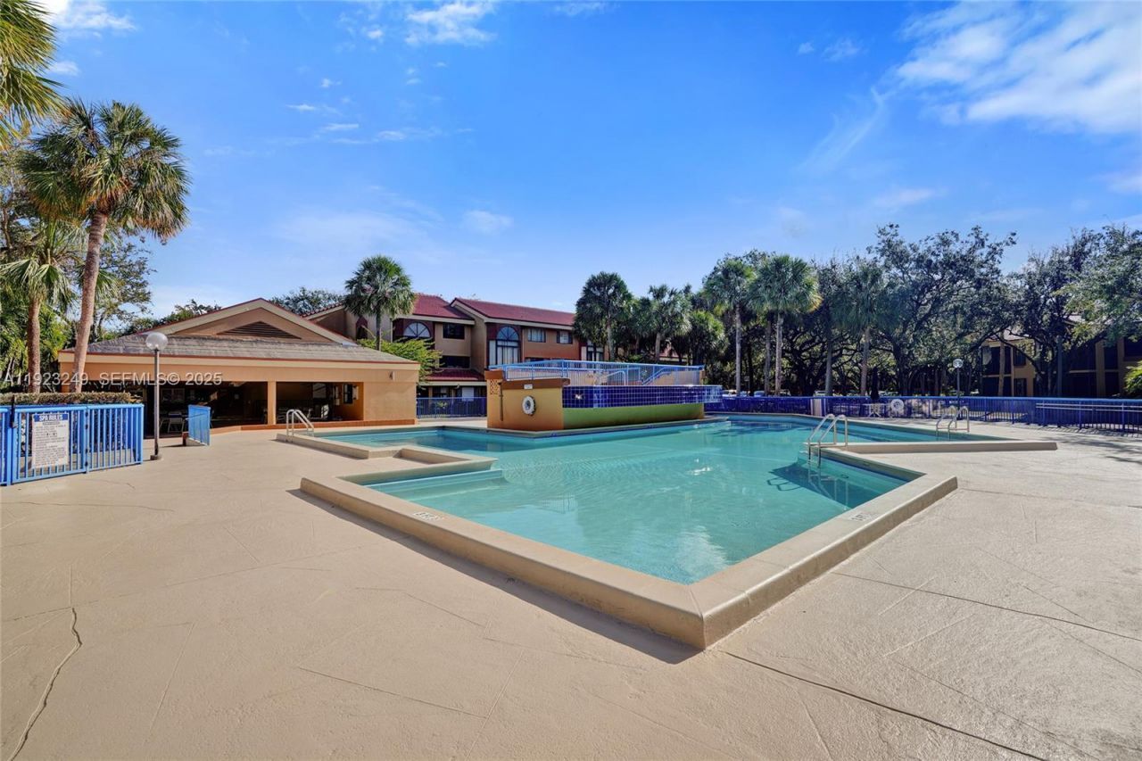 15555 N Miami Lakeway N, Unit 207, Miami Lakes, FL 33014 Photo