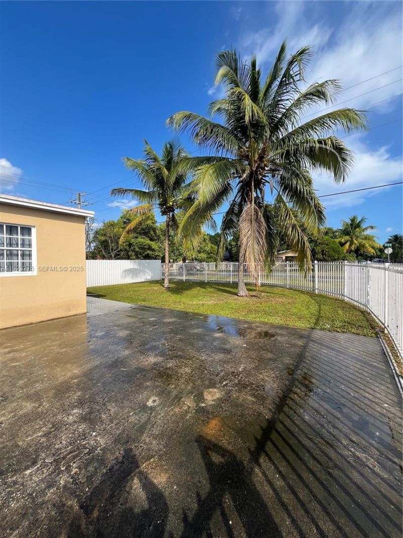 1201 NW 117th St, Miami, FL 33167 Photo