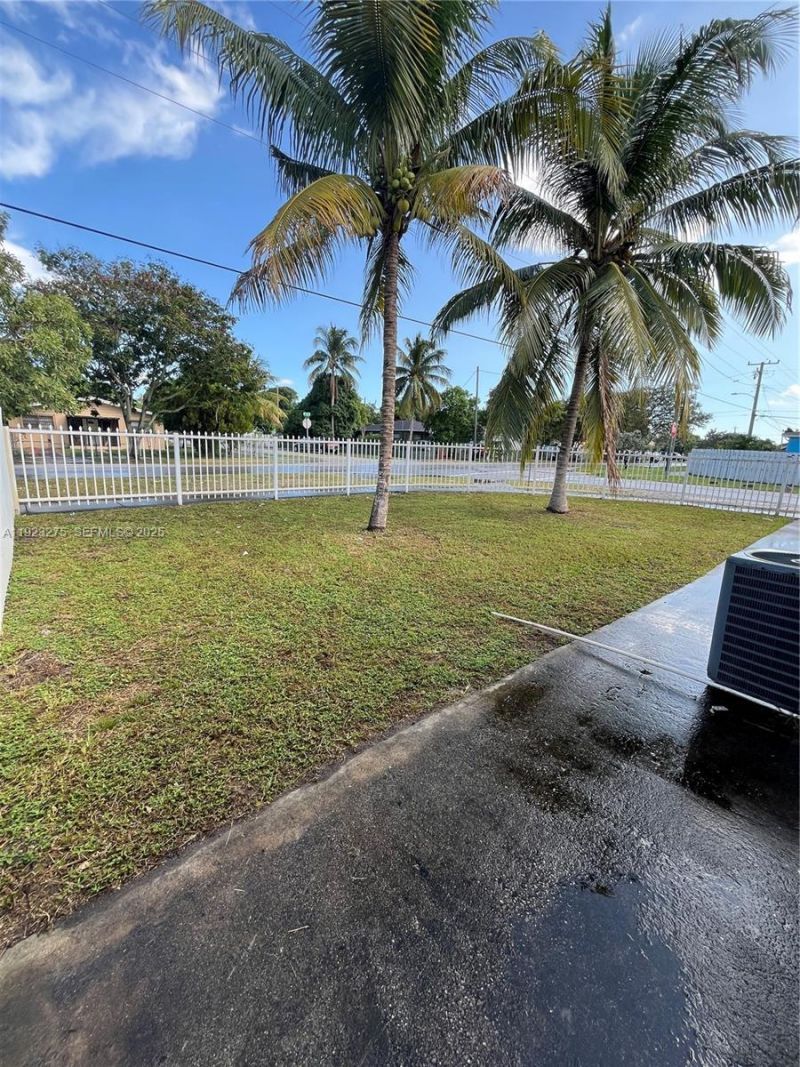 1201 NW 117th St, Miami, FL 33167 Photo