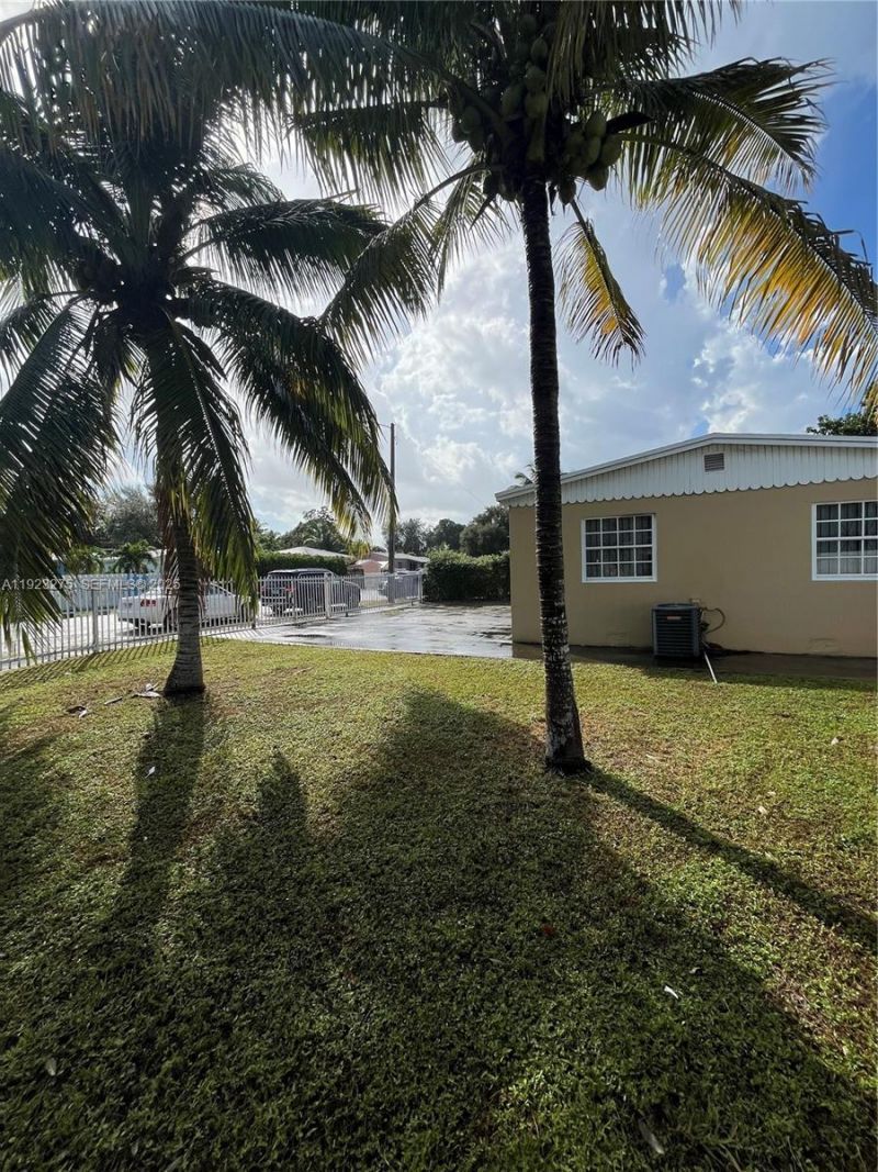 1201 NW 117th St, Miami, FL 33167 Photo