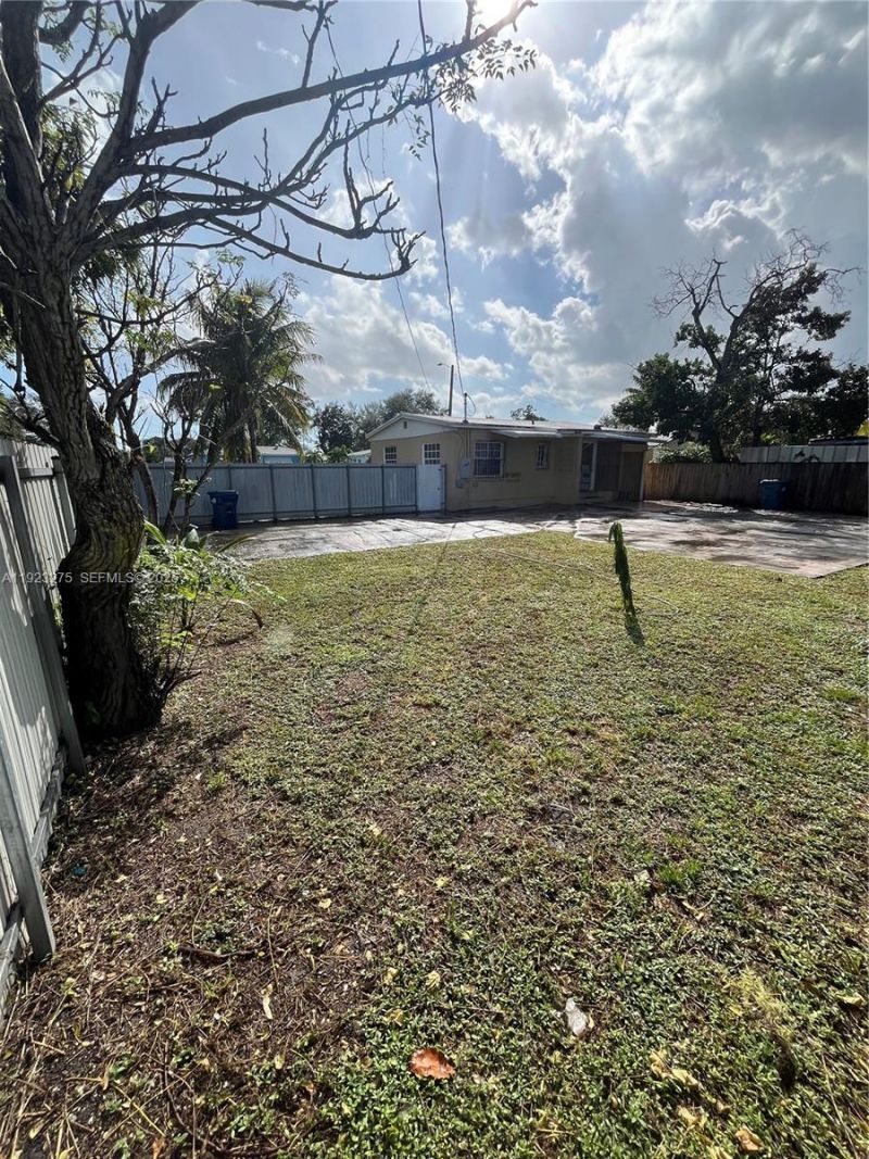 1201 NW 117th St, Miami, FL 33167 Photo