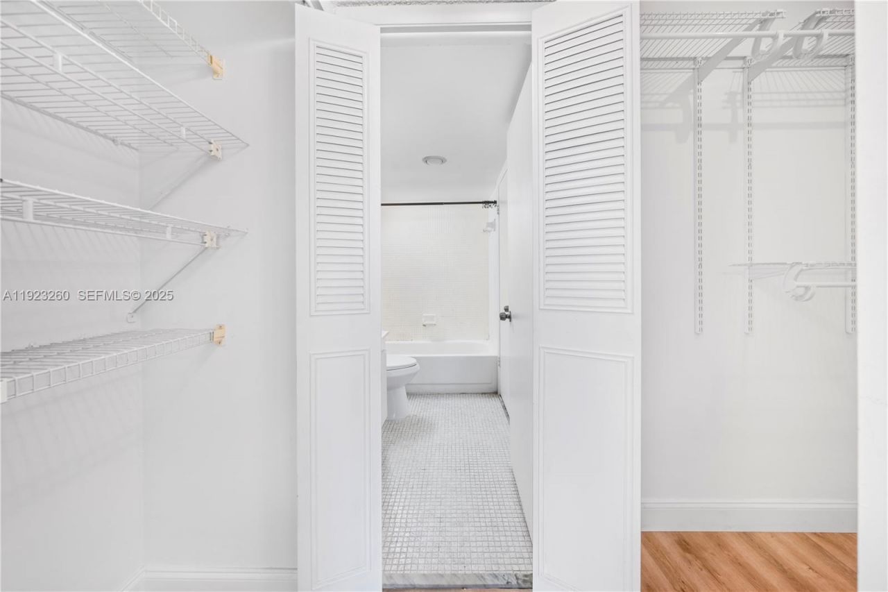 1300 NE Miami Gardens Dr, Unit 512E, Miami, FL 33179 Photo