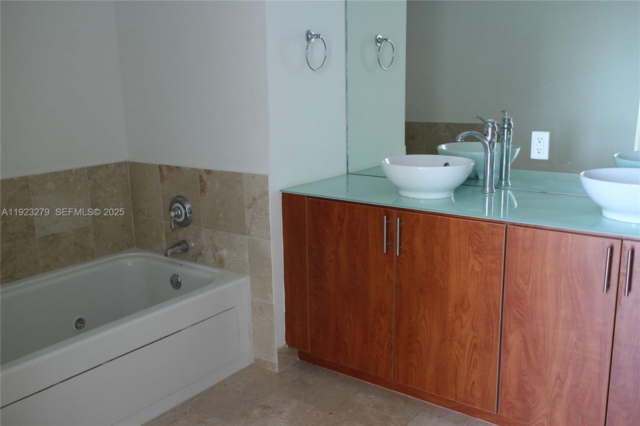 315 NE 3rd Ave, Unit 2005, Fort Lauderdale, FL 33301 Photo