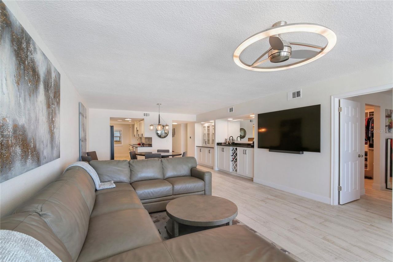 2900 Gulf Boulevard, Unit 202, Belleair Beach, FL 33786 Photo