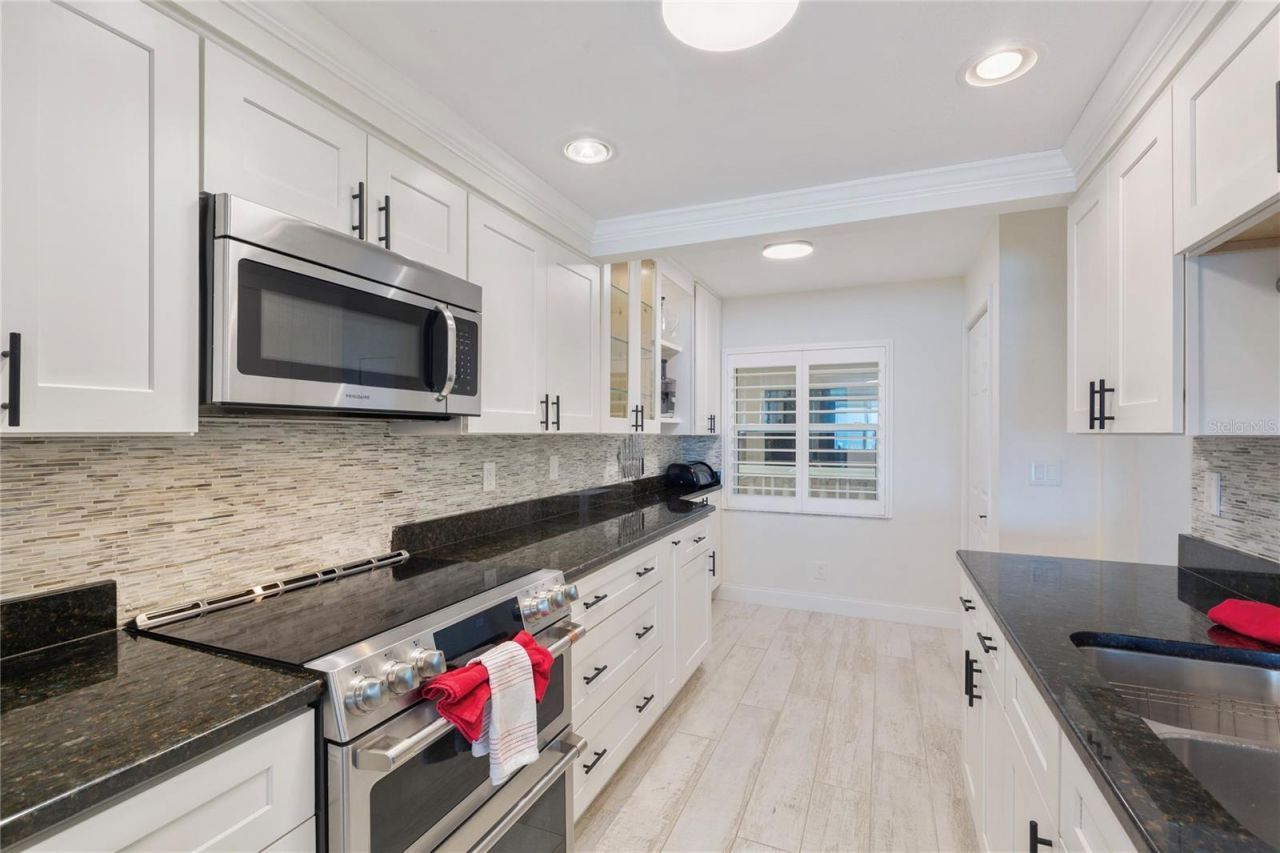 2900 Gulf Boulevard, Unit 202, Belleair Beach, FL 33786 Photo