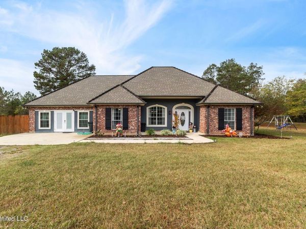 21 Bob Carlisle Road, Poplarville, MS 39470
