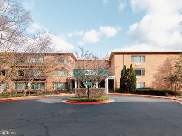 10570 MAIN STREET, Unit 424, FAIRFAX, VA 22030