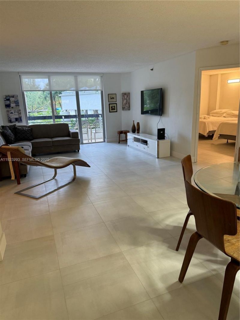 3600 Mystic Pointe Dr, Unit 208, Aventura, FL 33180 Photo