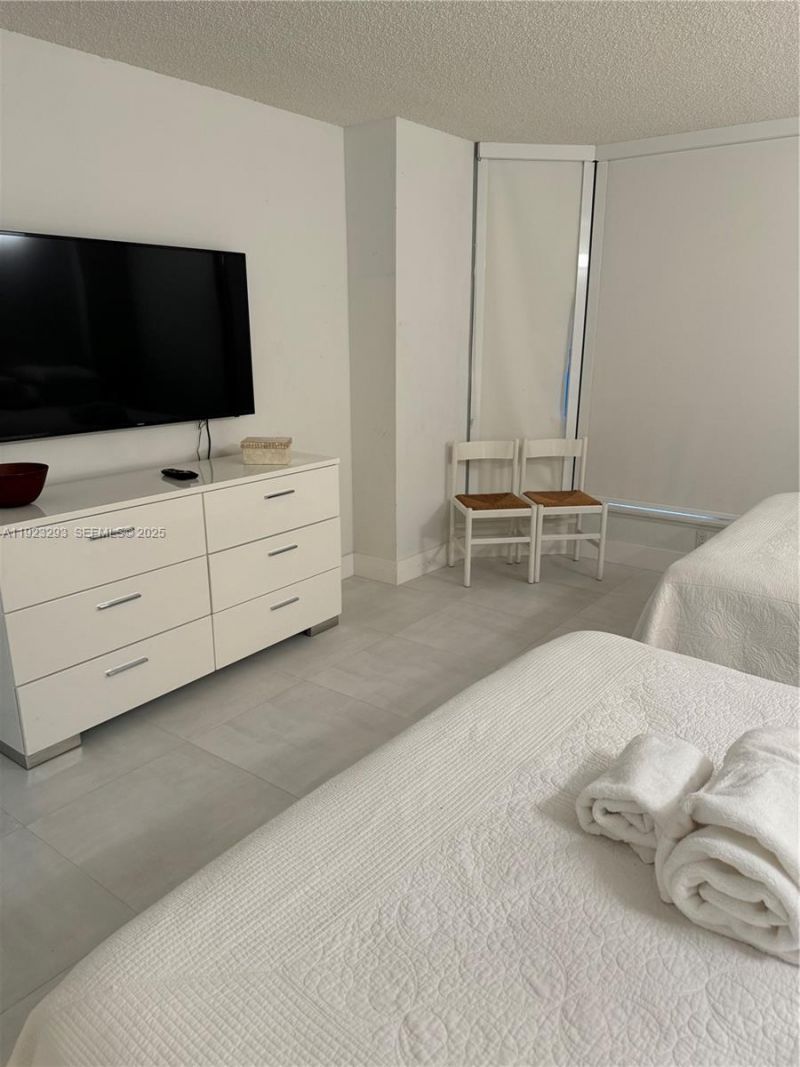 3600 Mystic Pointe Dr, Unit 208, Aventura, FL 33180 Photo