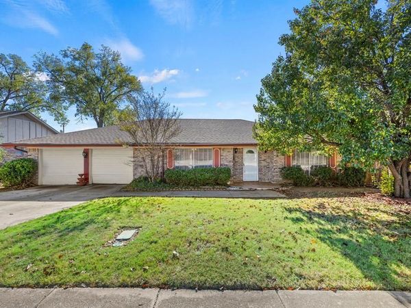 7258 Brentwood Stair Road, Fort Worth, TX 76112